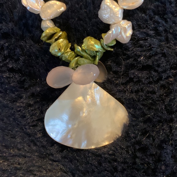 Handmade white, green and blue with mother of pearl shell shaped pendant - Picture 2 of 3